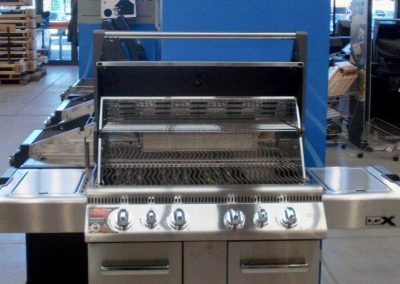 Der Sommer kann kommen! Über 450 Napoleon Griller aufgebaut