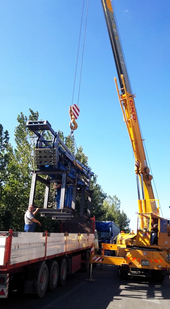 maschinentransport mit kran 