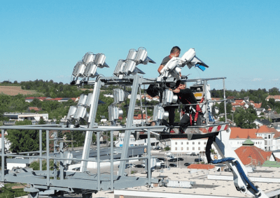 Installation von Flutlichtanlage auf 4 Masten in Hollabrunn