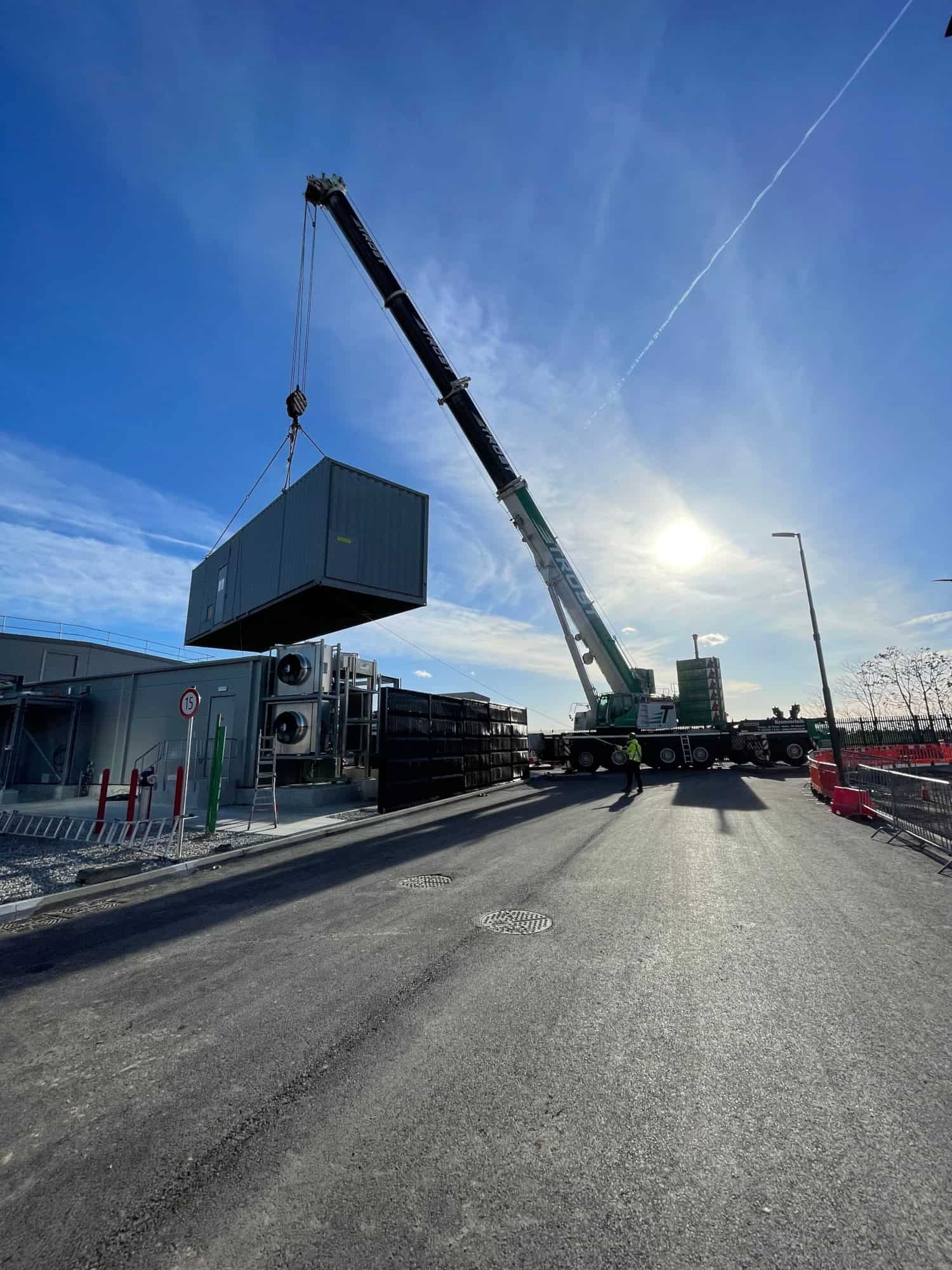 photovoltaik montage von mitarbeiter